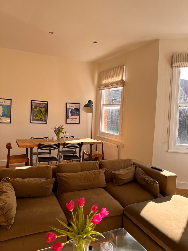 Beautiful room available in Brixton flat  Main Photo