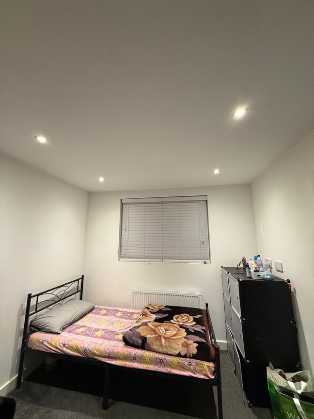 Single Bed in Ensuite Room Main Photo