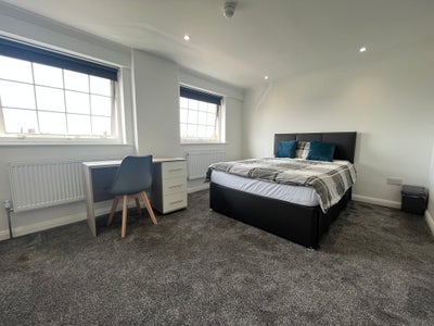En-Suite Double Room - Central Location Main Photo
