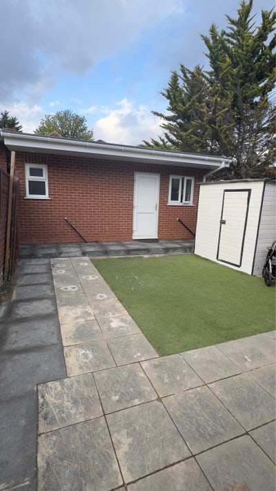 1 bed studio flat available to rent Main Photo