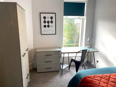 Stylish Room| Bills Inc | 5 mins - Train Station📍 Main Photo
