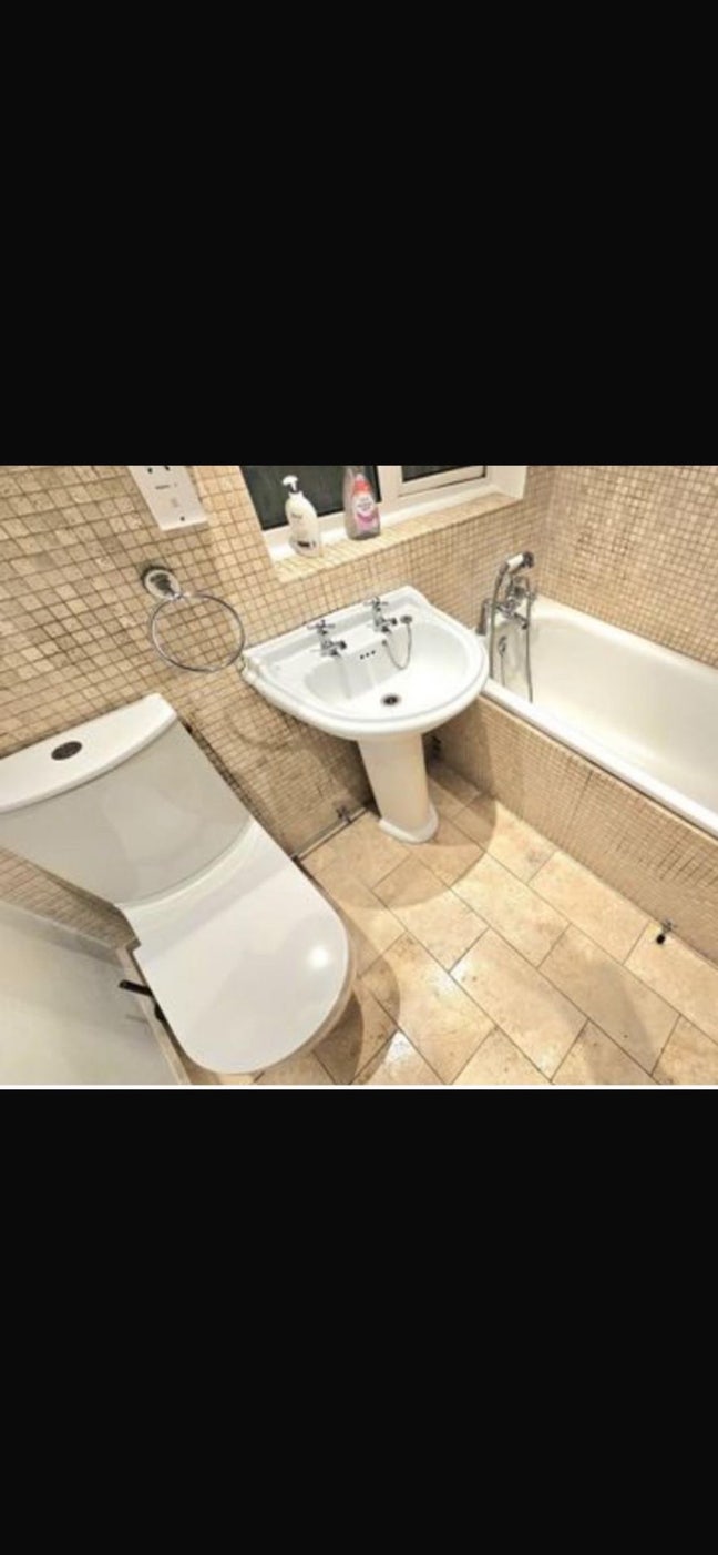 1 room available on rent Main Photo