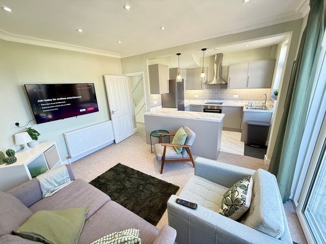 Spacious Room in all Female Household in Streatham Main Photo