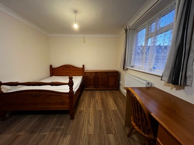 Large double in quiet house  Main Photo