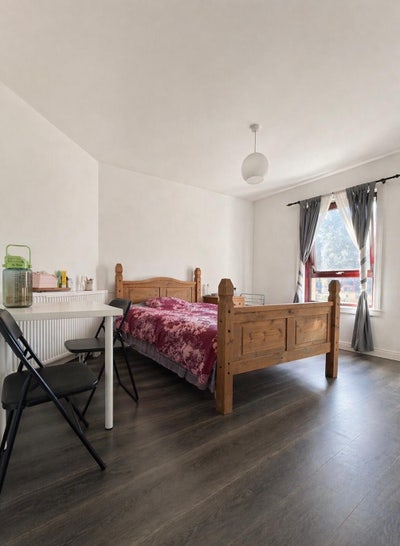 Spacious double bed room in Govan Main Photo
