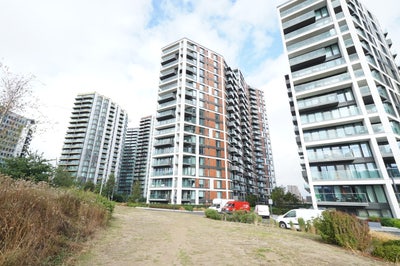 Stunning 2 bed with Balcony, Gym, Pool,Sauna, SE18 Main Photo