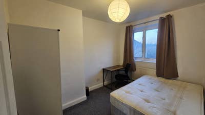 Large Bedroom in Beautiful Part of Wandsworth! Main Photo