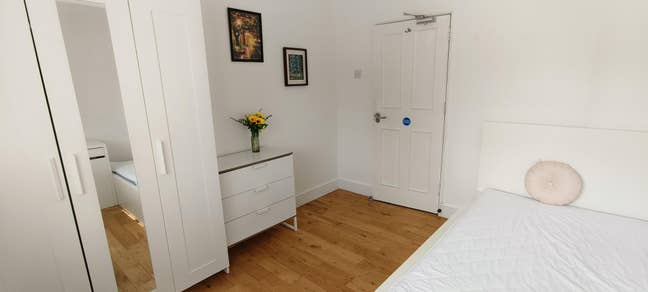 Newly refurbished room with new furniture Main Photo