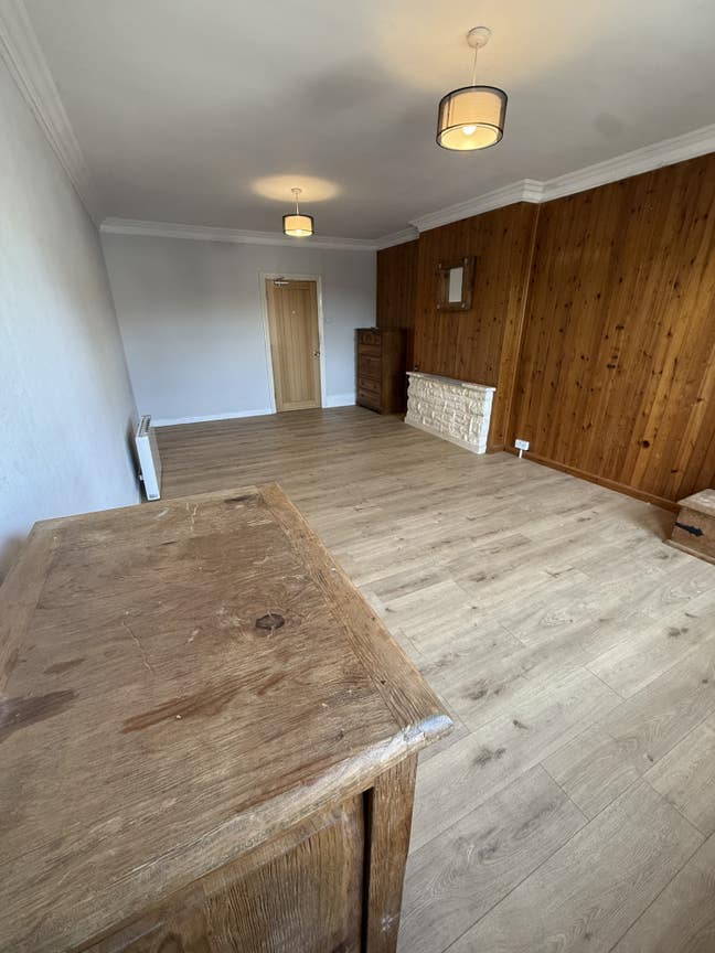 Huge Room to Rent Main Photo