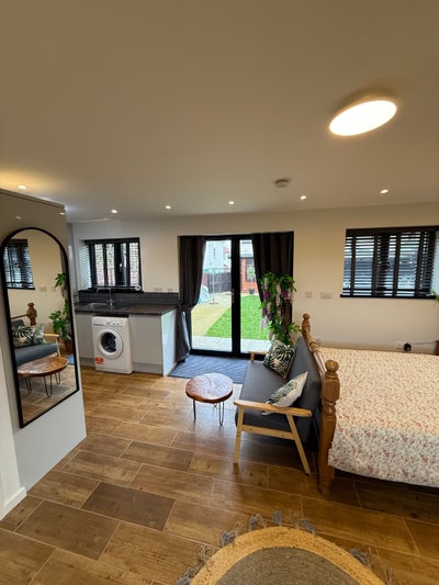 Lodge with separate kitchen and shower  Main Photo