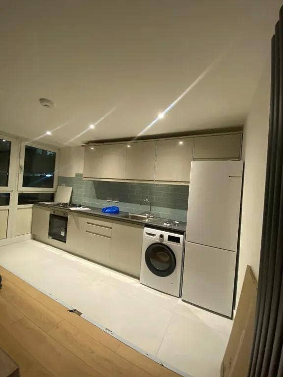  * Spacious&Clean Property with 4 Room Avail E14 * Main Photo