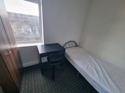Large Single Room | Huddersfield Town Centre Main Photo