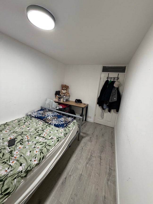 Double bedroom close to Station and Broomfield Main Photo