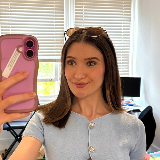 27 years old paralegal looking for a house mate Main Photo