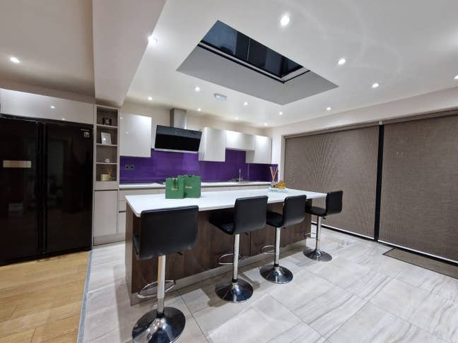 7 Minute walk from Hounslow Central Station Main Photo