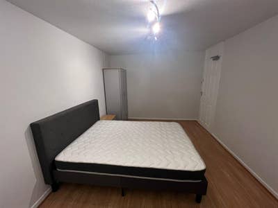 Spacious Double Room - All Bills Included in Rent Main Photo