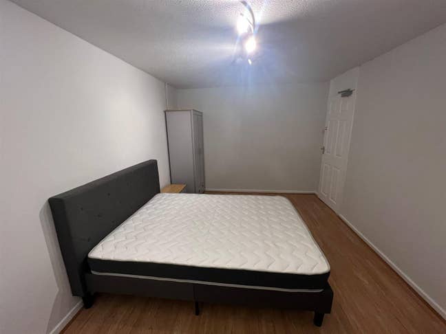 Spacious Double Room - All Bills Included in Rent Main Photo
