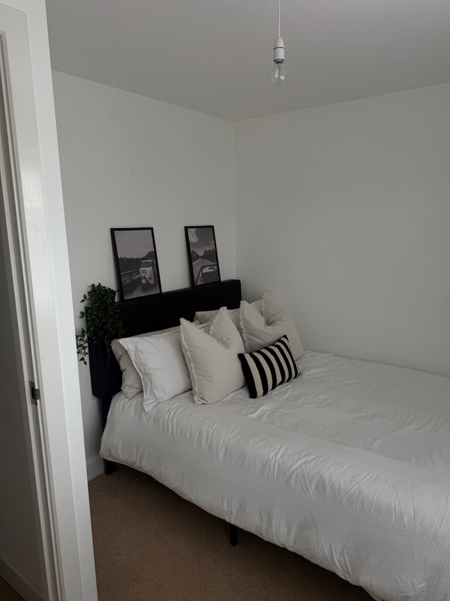 Furnished double bedroom  Main Photo