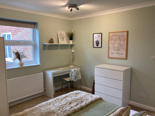 Almost new superb houseshare - mainly female Main Photo
