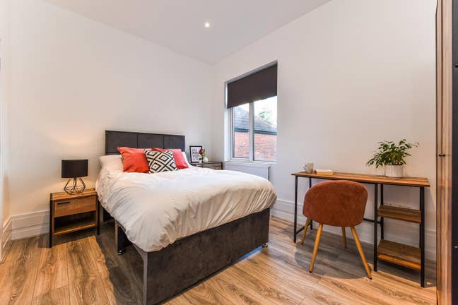  Double Ensuite Room - SO14 Main Photo