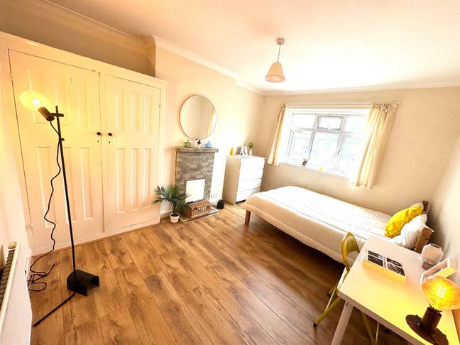 🎉Great deal in a big House 2 Rooms available NOW🎉🏡 Main Photo
