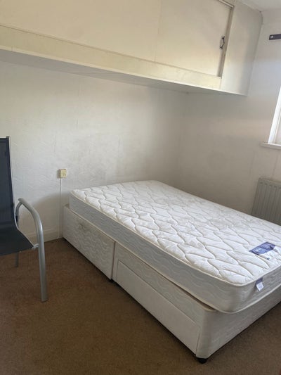 Double and one single room near Tesco arena park  Main Photo