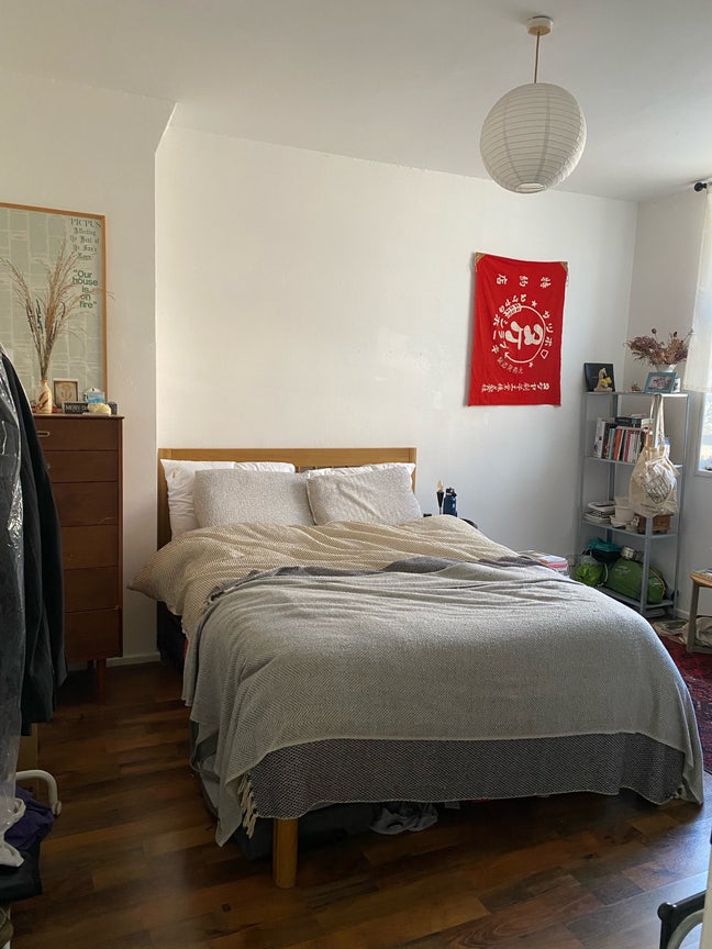 Spacious room in our lovely Bethnal Green flat Main Photo