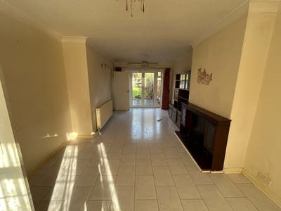 3 bed house hayes, ub4 Main Photo
