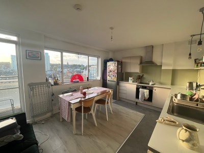 Sunny, large room in top floor Archway flat Main Photo