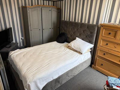 Double bed room for girl  Main Photo