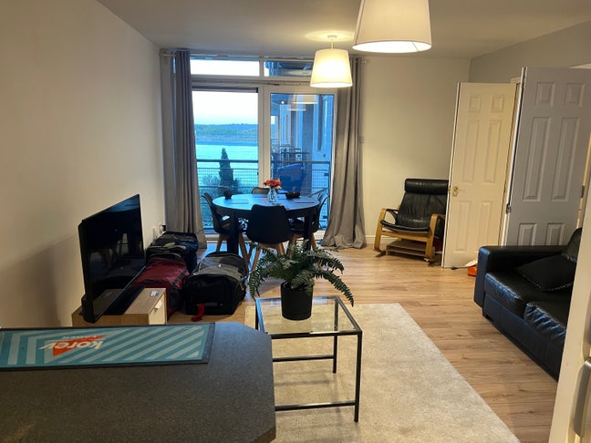 Flatmate wanted!! Ensuite room on the river Main Photo