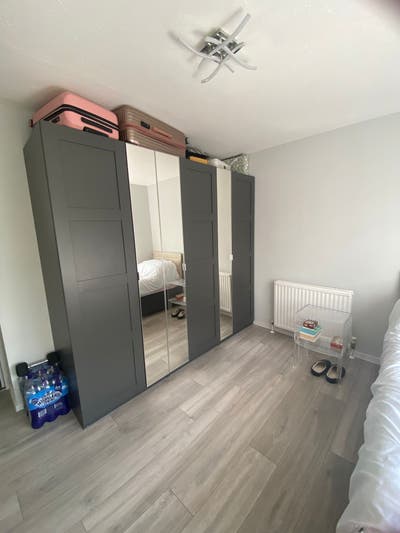 Newly redecorated large furnished single  Main Photo
