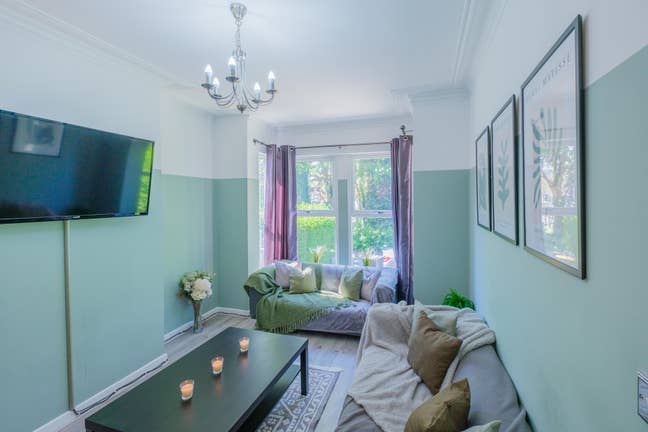 ** Large Top Floor Double in Friendly House Share* Main Photo