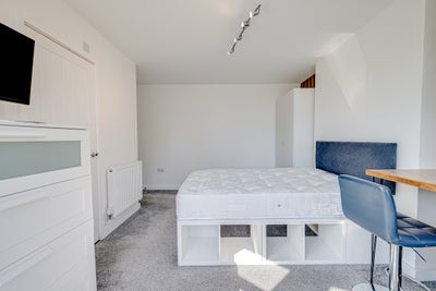 Bournemouth Park Road, SS2 - En-Suite Room Main Photo