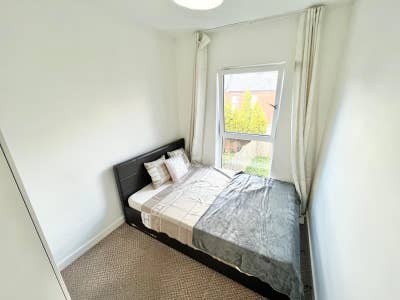 Affordable Double Room in 4-Bed Flat ✨ Bills Inc Main Photo