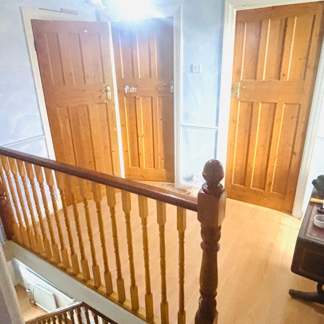 Comfortable Room Available in Family Home – Girls  Main Photo