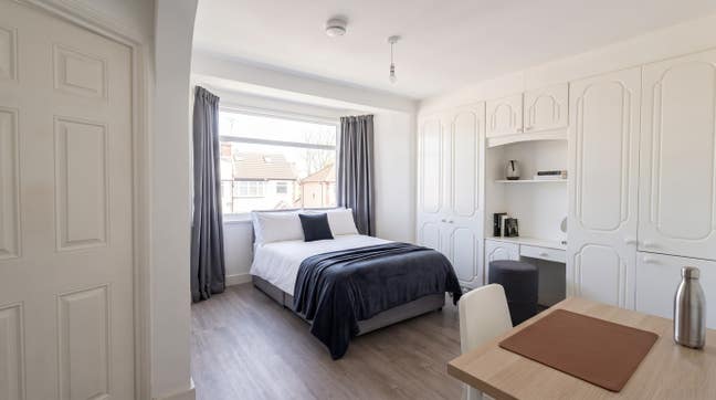 En Suites - Double Rooms – All Bills Incl – (BS34) Main Photo