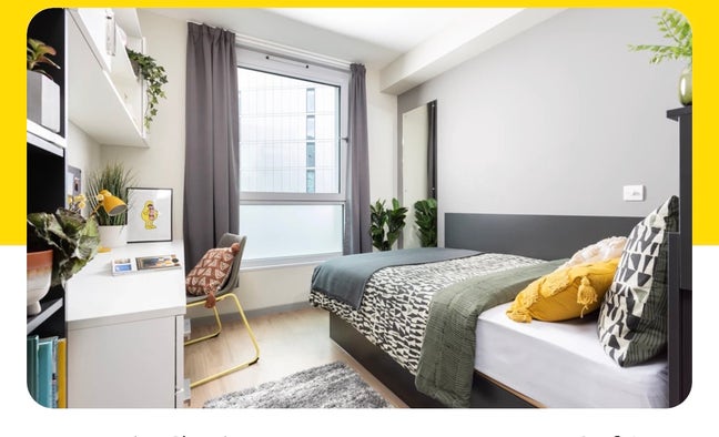 Beautiful ensuite room with , Private bathroom  Main Photo