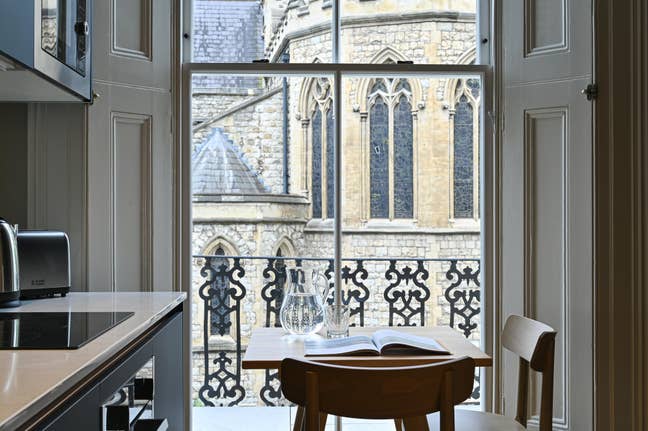 Stylish studio apartment in Notting Hill. Main Photo