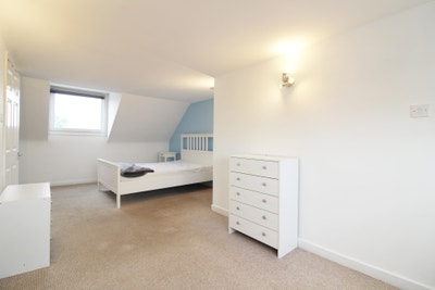 New double en-suite room to rent Main Photo
