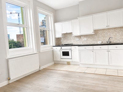 Bright 1 Bed Flat in West Hendon Broadway  Main Photo