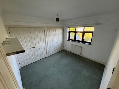 Double in Spacious Detached Home.  Main Photo