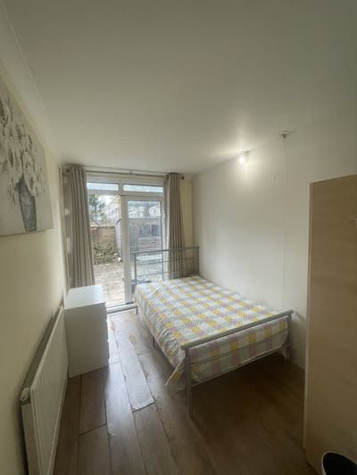 Lovely Garden Room near Mile End/Devons Road  Main Photo