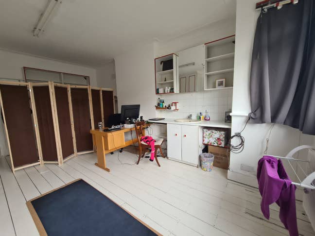 Extra Large Double Bedroom wt sink short stay pref Main Photo