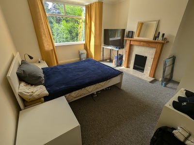 Large Double Ground Floor Room on Muller Road Main Photo