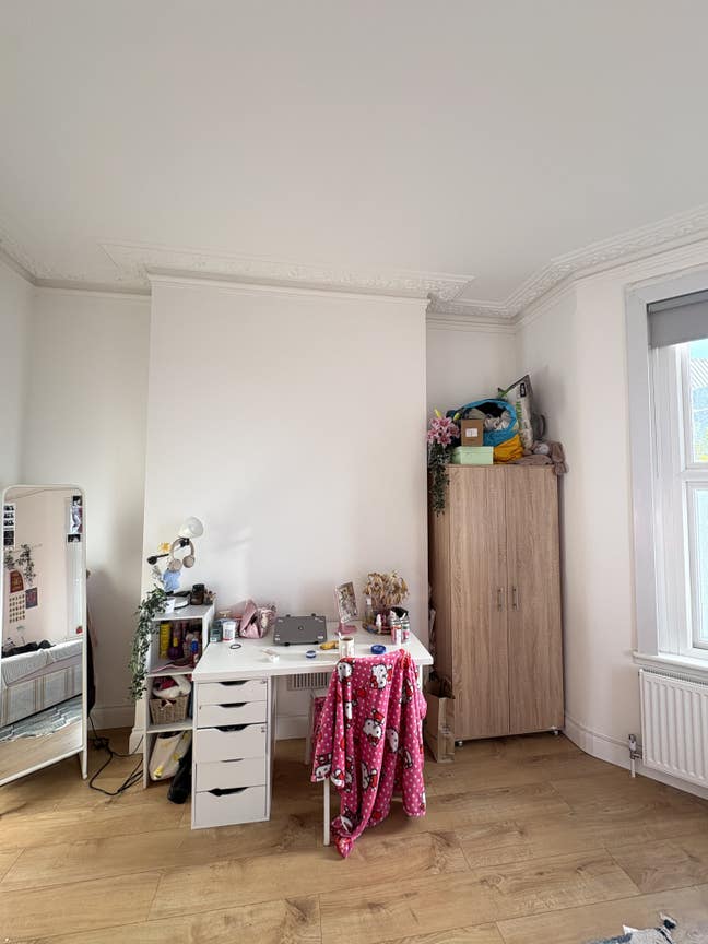 2 rooms available in all female 3 bedroom flat  Main Photo