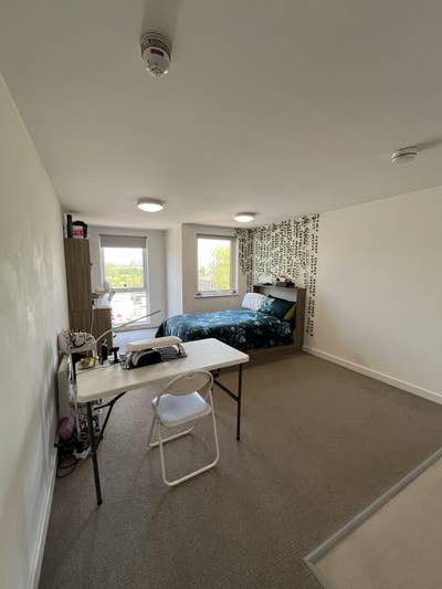 1 Bed Studio Flat in Stoke-On-Trent Main Photo