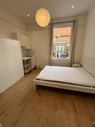 Ensuite Room+Kitchenette| Bills Included| Chiswick Main Photo
