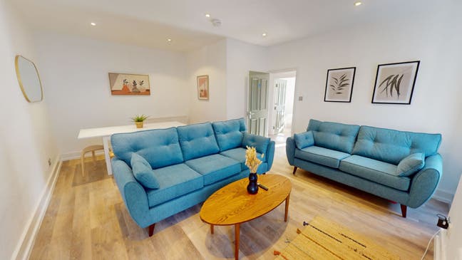 Recently refurbished 6-bedroom apartment! Main Photo