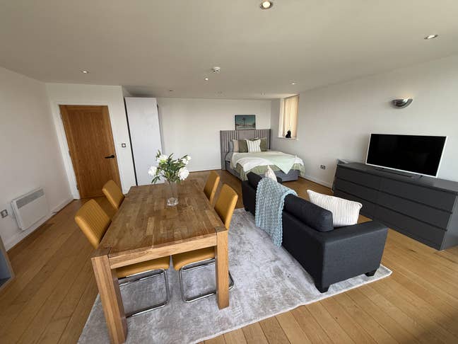 Huge studio style bedroom with terrace | riverside Main Photo